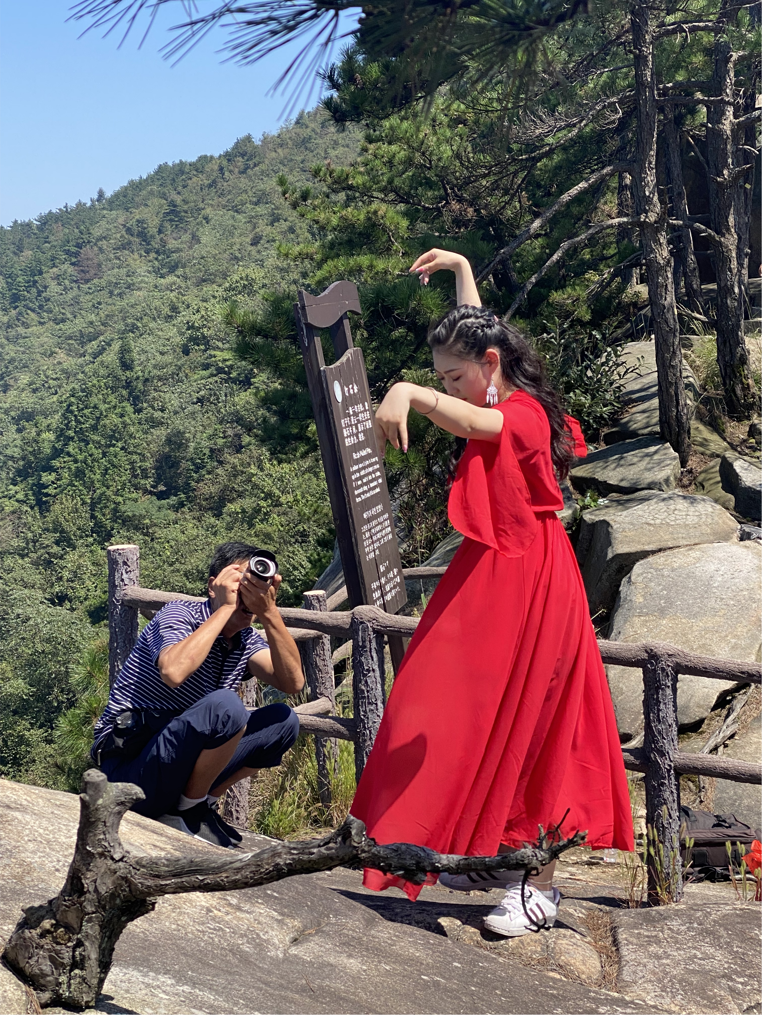 文旅投公司拍攝銅鑼寨景區(qū)風光宣傳片