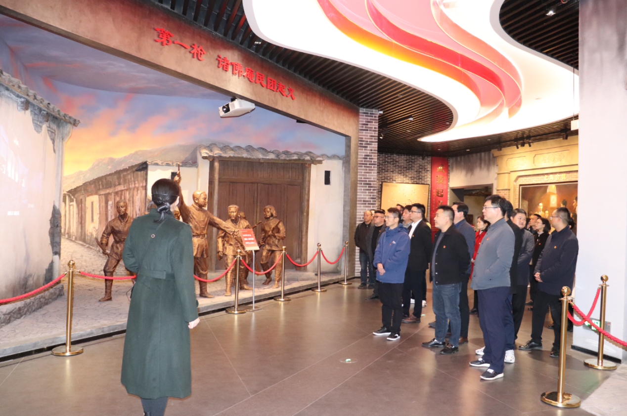霍山國投集團黨委組織黨員參觀“紅館”
